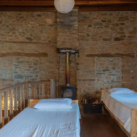 Feriehus παραδοσιακό πετρόχτιστο εξοχικό για έως 12 άτομα *
