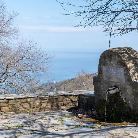 παραδοσιακό πετρόχτιστο εξοχικό για έως 12 άτομα Feriehus
